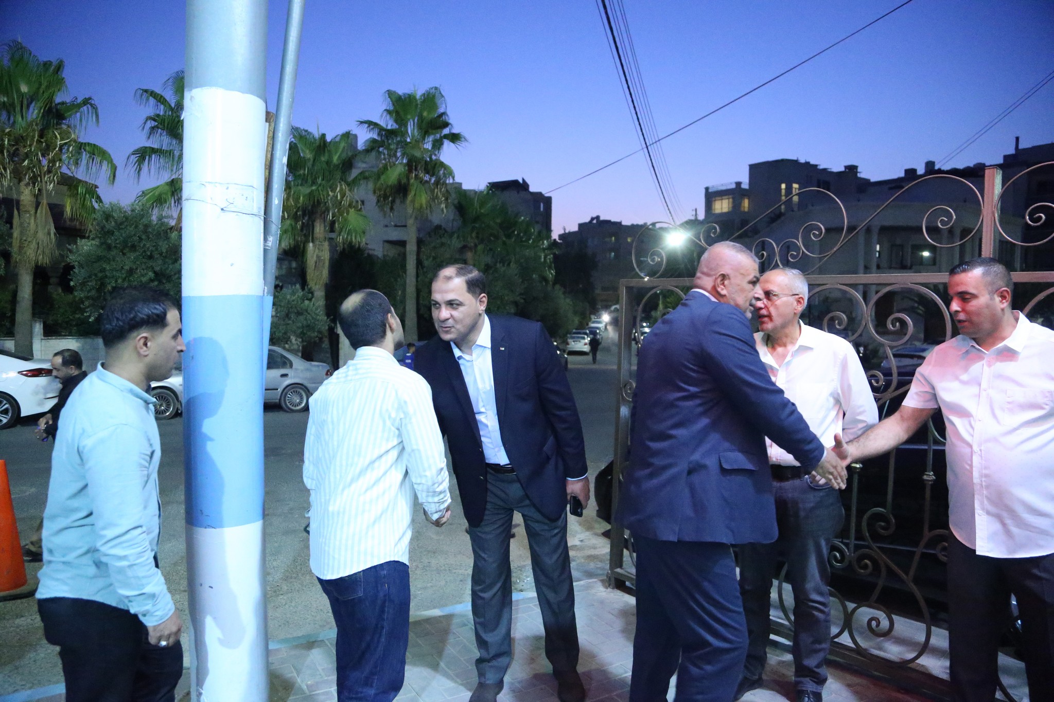 بالصور .. أبناء المرحوم الحاج صالح الهنداوي يحتفلون بزفاف شقيقهم سعد