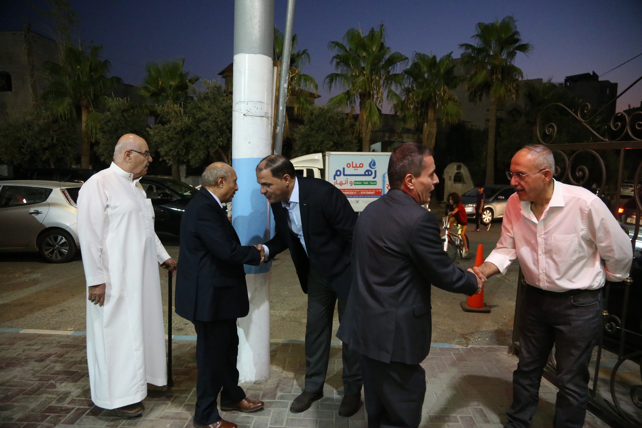 بالصور .. أبناء المرحوم الحاج صالح الهنداوي يحتفلون بزفاف شقيقهم سعد