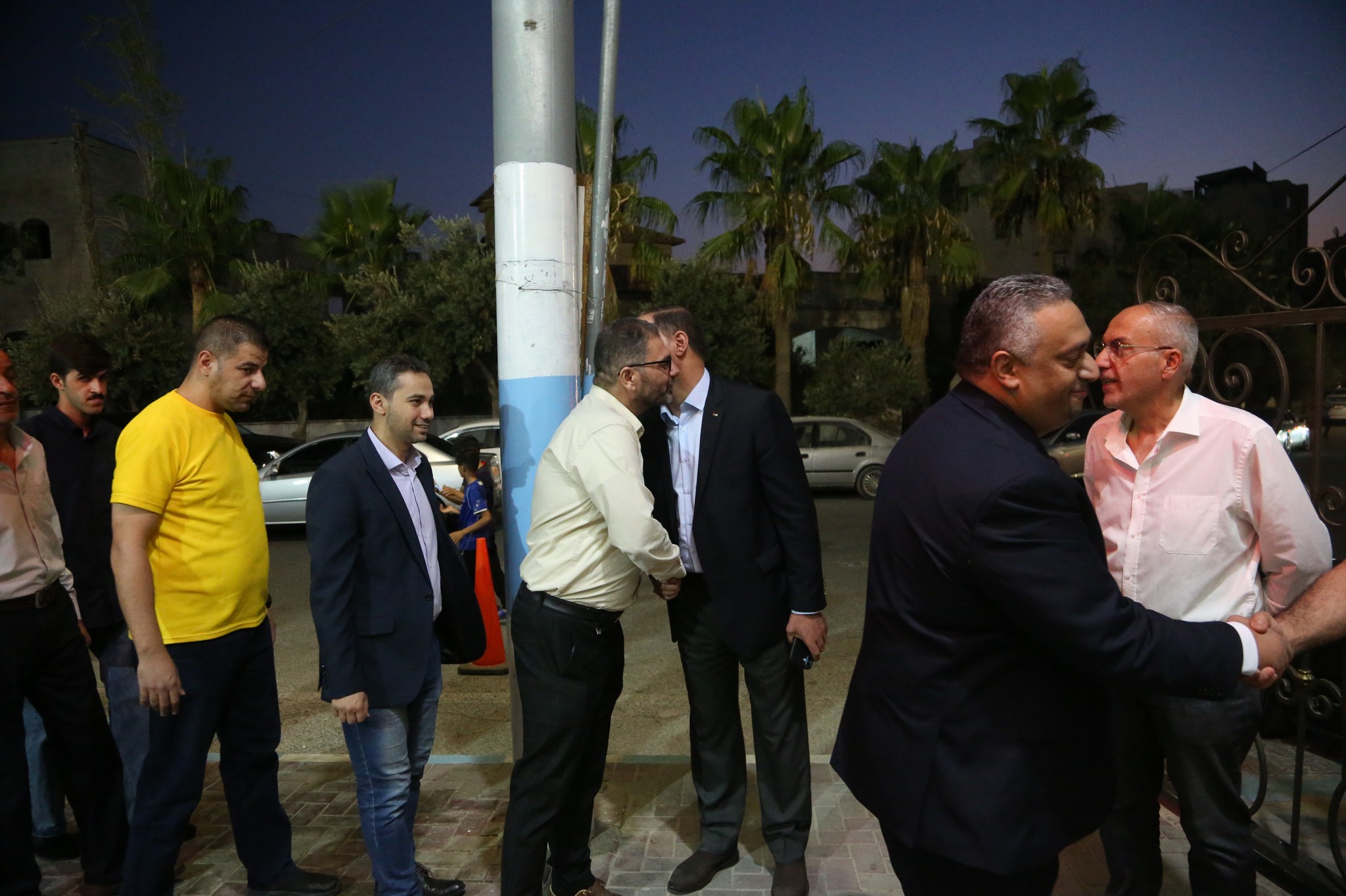 بالصور .. أبناء المرحوم الحاج صالح الهنداوي يحتفلون بزفاف شقيقهم سعد