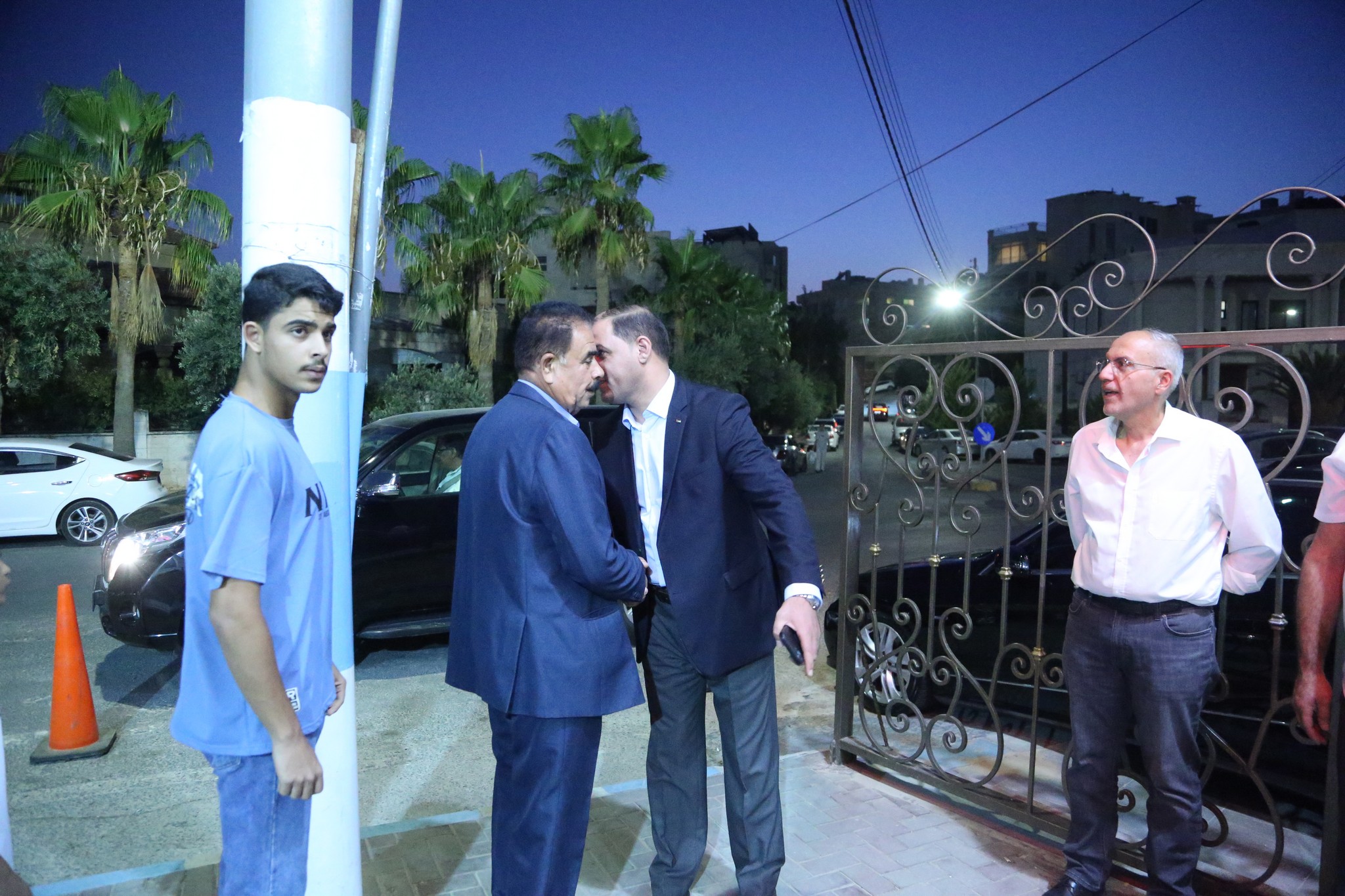 بالصور .. أبناء المرحوم الحاج صالح الهنداوي يحتفلون بزفاف شقيقهم سعد