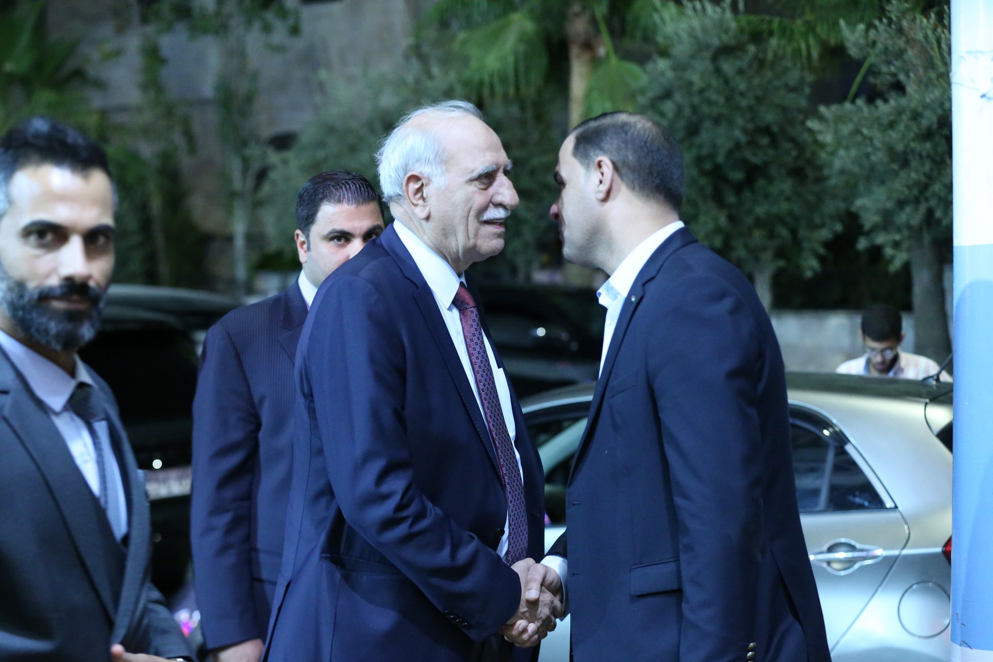 بالصور .. أبناء المرحوم الحاج صالح الهنداوي يحتفلون بزفاف شقيقهم سعد