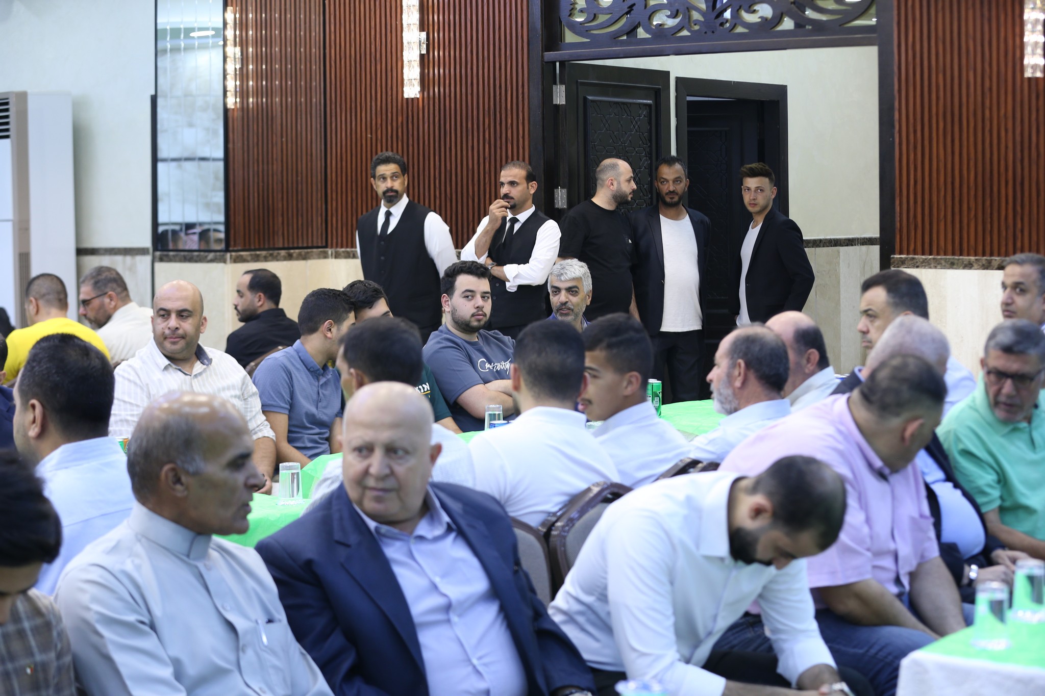 بالصور .. أبناء المرحوم الحاج صالح الهنداوي يحتفلون بزفاف شقيقهم سعد