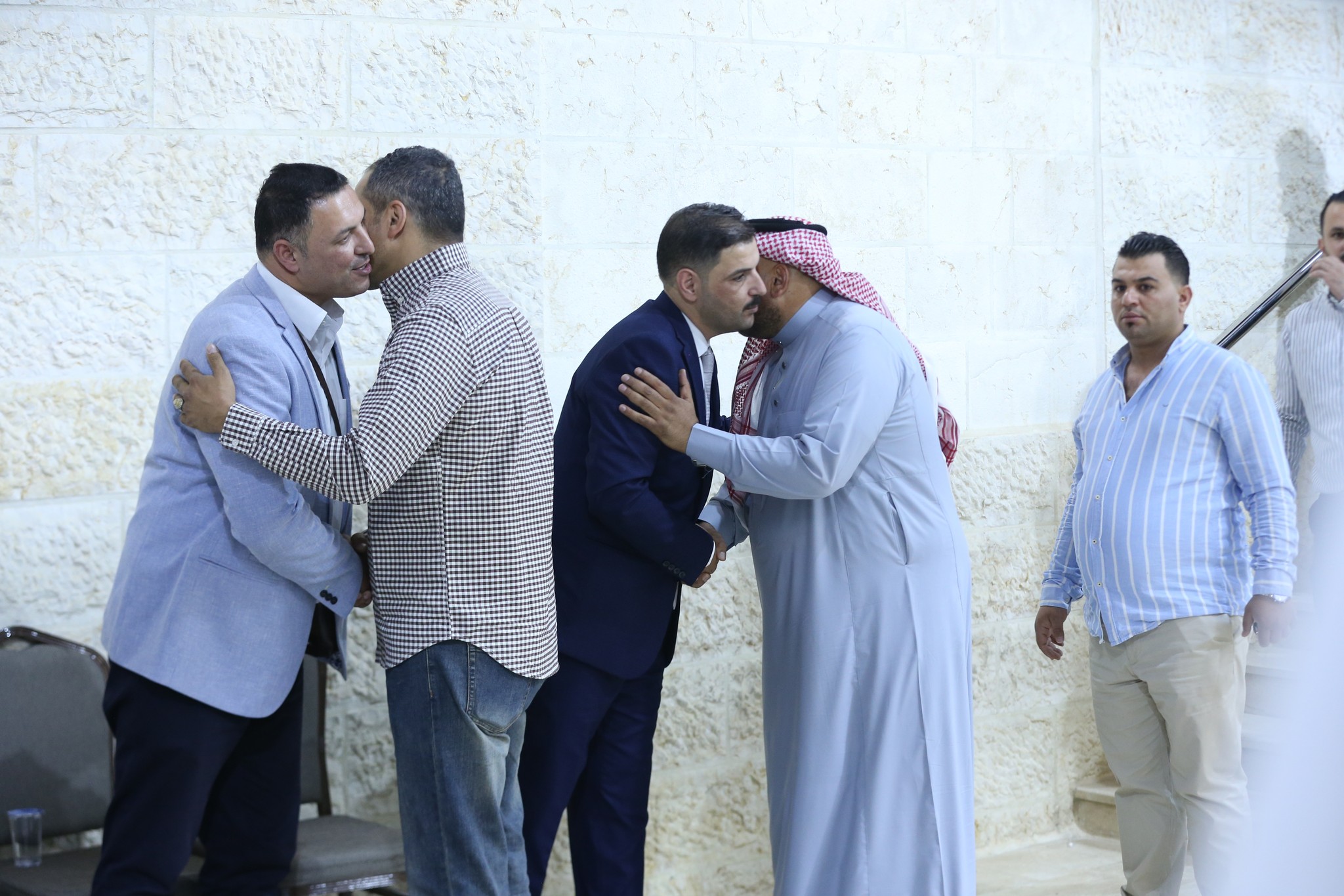 بالصور .. أبناء المرحوم الحاج صالح الهنداوي يحتفلون بزفاف شقيقهم سعد