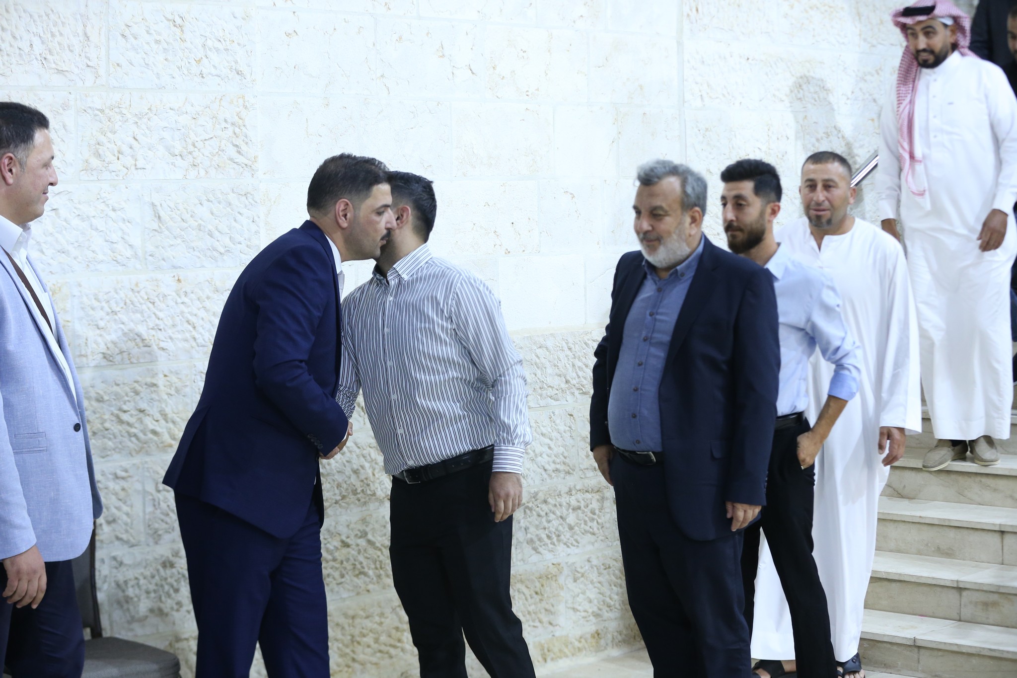 بالصور .. أبناء المرحوم الحاج صالح الهنداوي يحتفلون بزفاف شقيقهم سعد