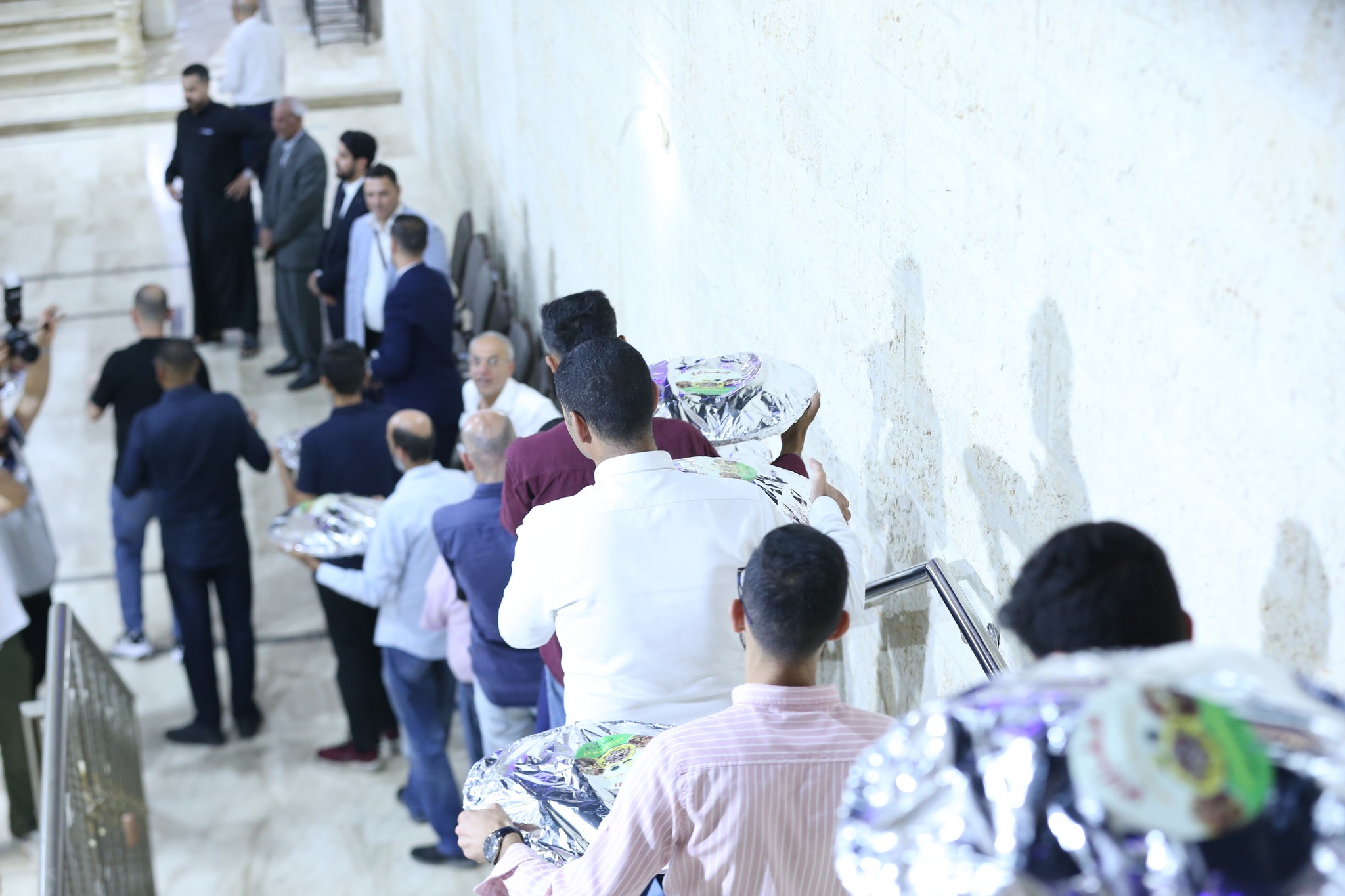 بالصور .. أبناء المرحوم الحاج صالح الهنداوي يحتفلون بزفاف شقيقهم سعد