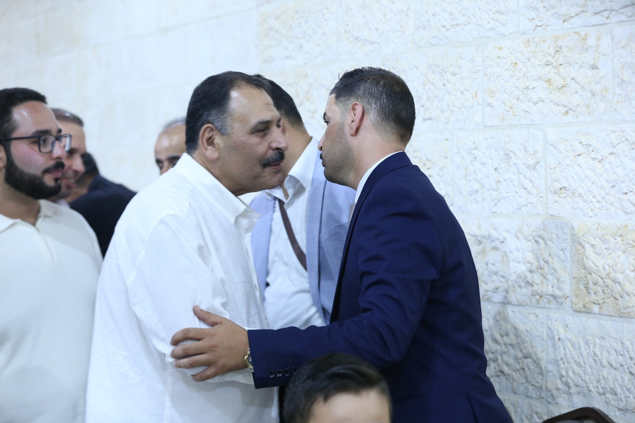 بالصور .. أبناء المرحوم الحاج صالح الهنداوي يحتفلون بزفاف شقيقهم سعد