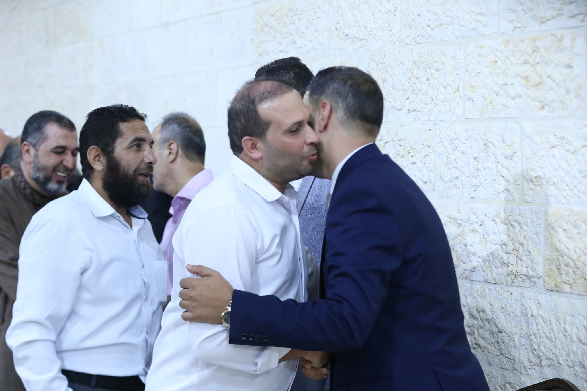 بالصور .. أبناء المرحوم الحاج صالح الهنداوي يحتفلون بزفاف شقيقهم سعد