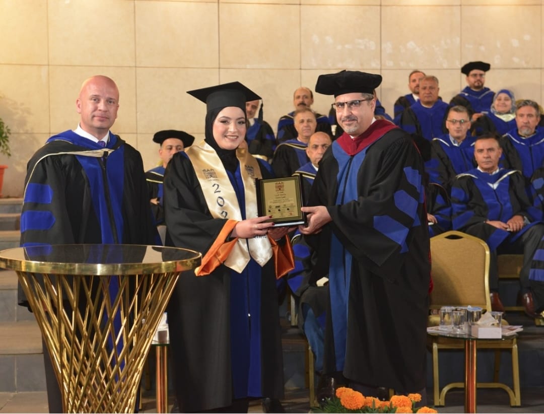 صورة حول : رئيس جامعة البترا يرعى حفل تخريج الفوج 31 ويعلن عن استحداث برامج جديدة رئيس جامعة البترا يرعى حفل تخريج الفوج 31 ويعلن عن استحداث برامج جديدة