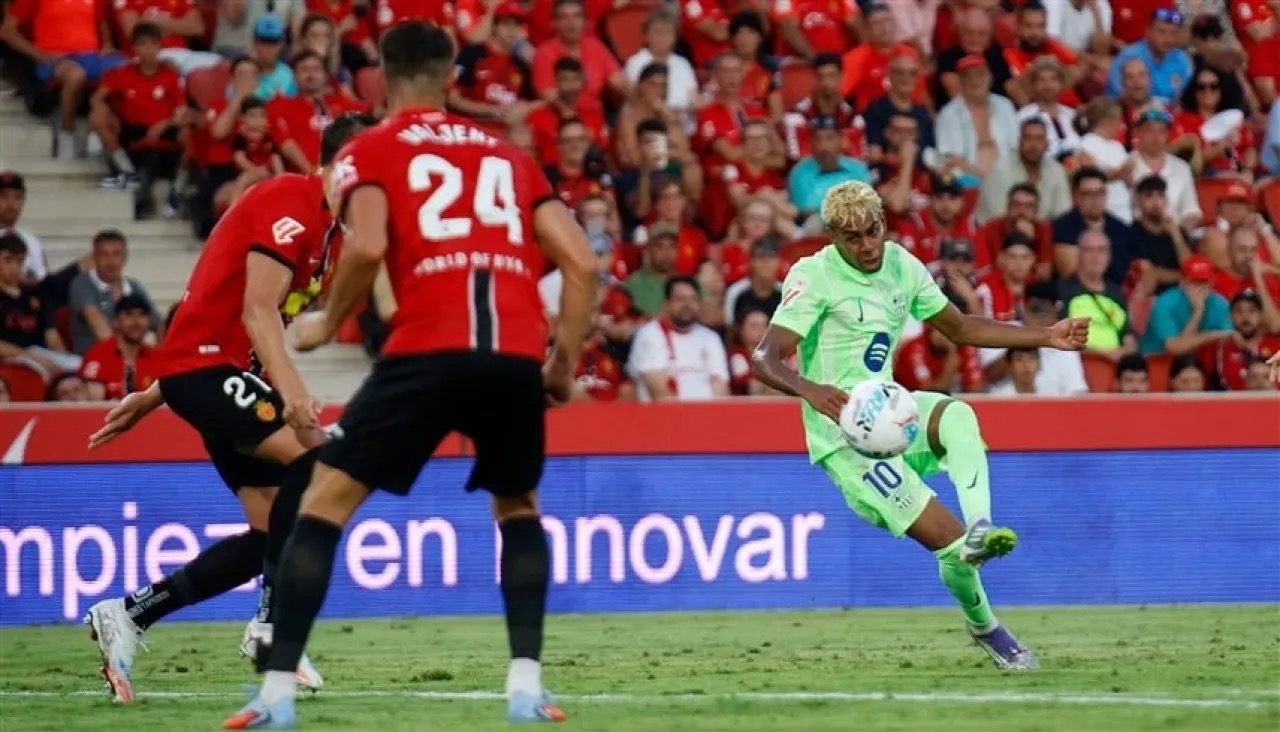 برشلونة يفتتح الدوري بفوز ثلاثي على مايوركا وسط طردين مبكرين