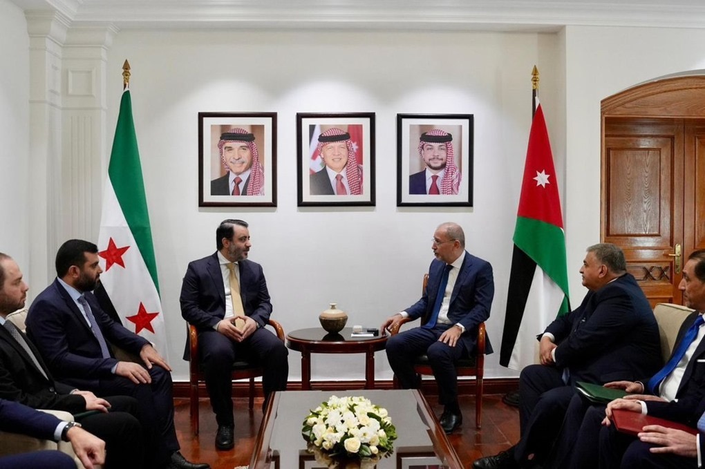 صورة حول : الصفدي والشيباني يؤكدان عمق العلاقات ورفض التدخلات الخارجية في سوريا الصفدي والشيباني يؤكدان عمق العلاقات ورفض التدخلات الخارجية في سوريا