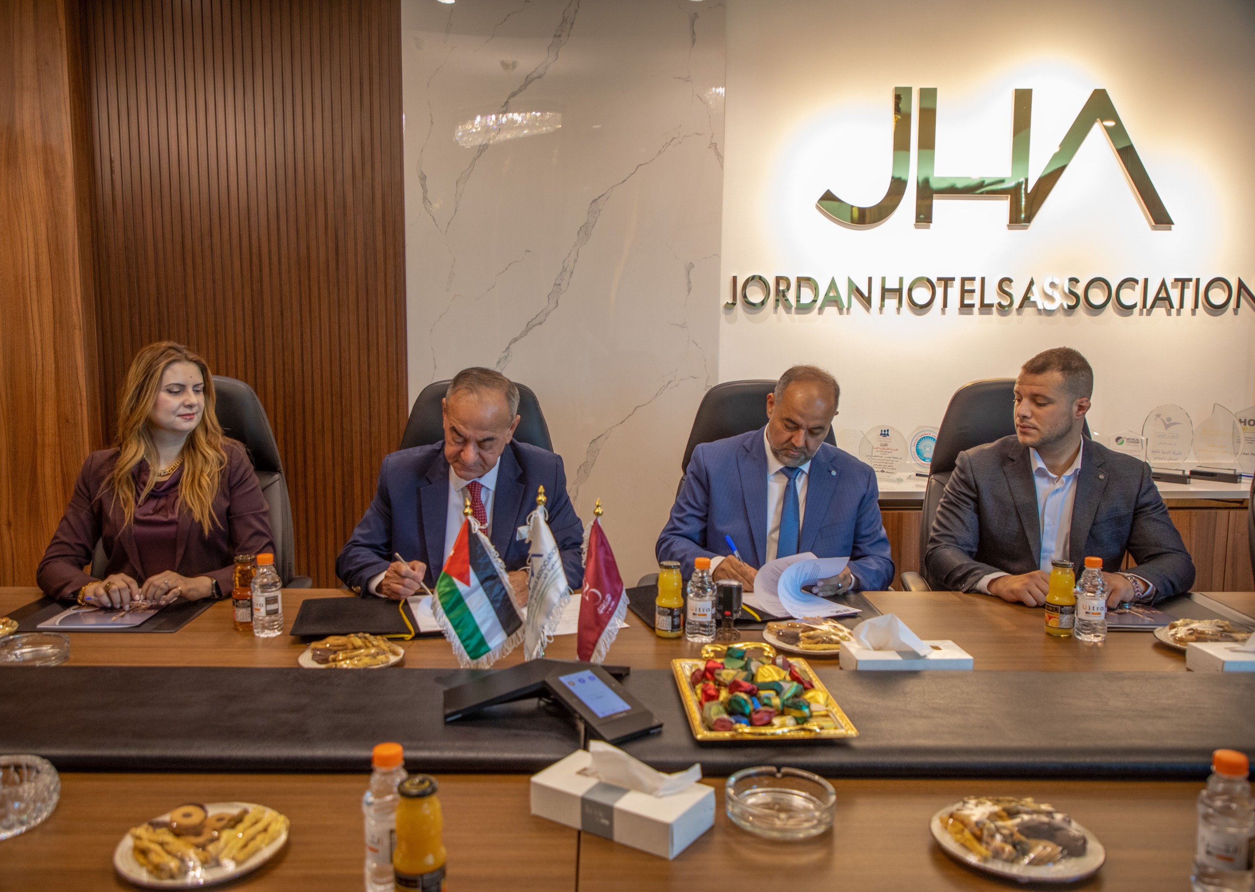 توقيع مذكرة تفاهم للتعاون الاستراتيجي بين جمعية الفنادق الأردنية ومجلس الأعمال الأردني الأمريكي