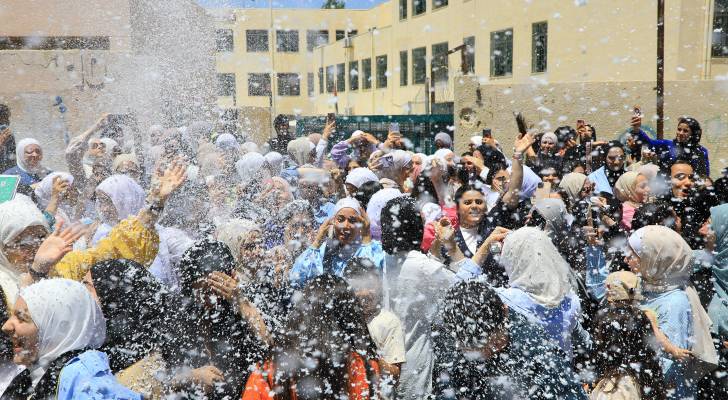 صورة حول : بالاسماء .. الطلبة الاوائل في الثانوية العامة 2007 بالاسماء .. الطلبة الاوائل في الثانوية العامة 2007