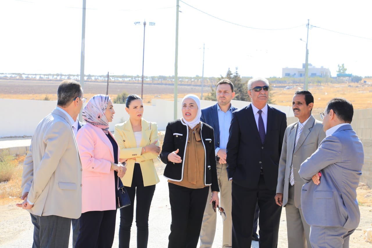 وزيرة التنمية الاجتماعية تتفقد مركز الخدمات النهارية والمسنين في مادبا