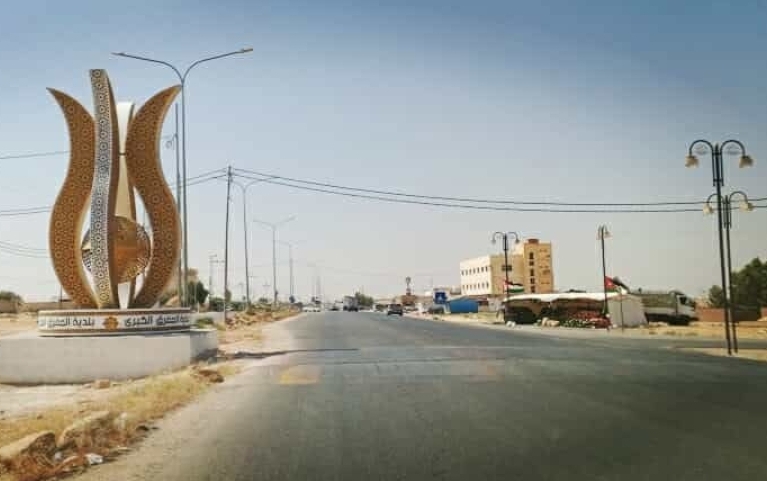 صورة حول : أهالي الغدير الأخضر والأبيض في المفرق يطالبون بتحسين الخدمات الأساسية .. فيديو أهالي الغدير الأخضر والأبيض في المفرق يطالبون بتحسين الخدمات الأساسية .. فيديو