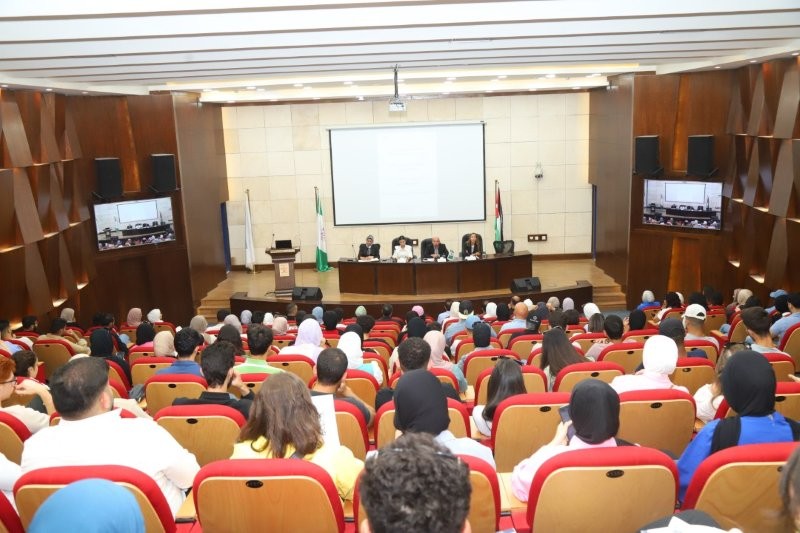 رئيس جامعة البترا يؤكد أهمية العمل التطوعي خلال استضافة الجامعة جلسة تعريفية بجائزة الحسين بن عبد الله الثاني