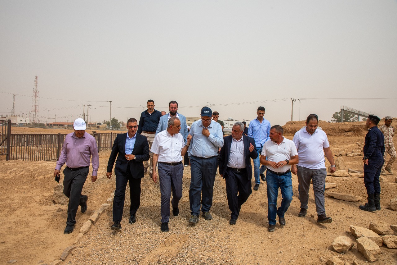 وزير السياحة والآثار يتفقد سير العمل في مشروع تطوير موقع قلعة القطرانة الأثري