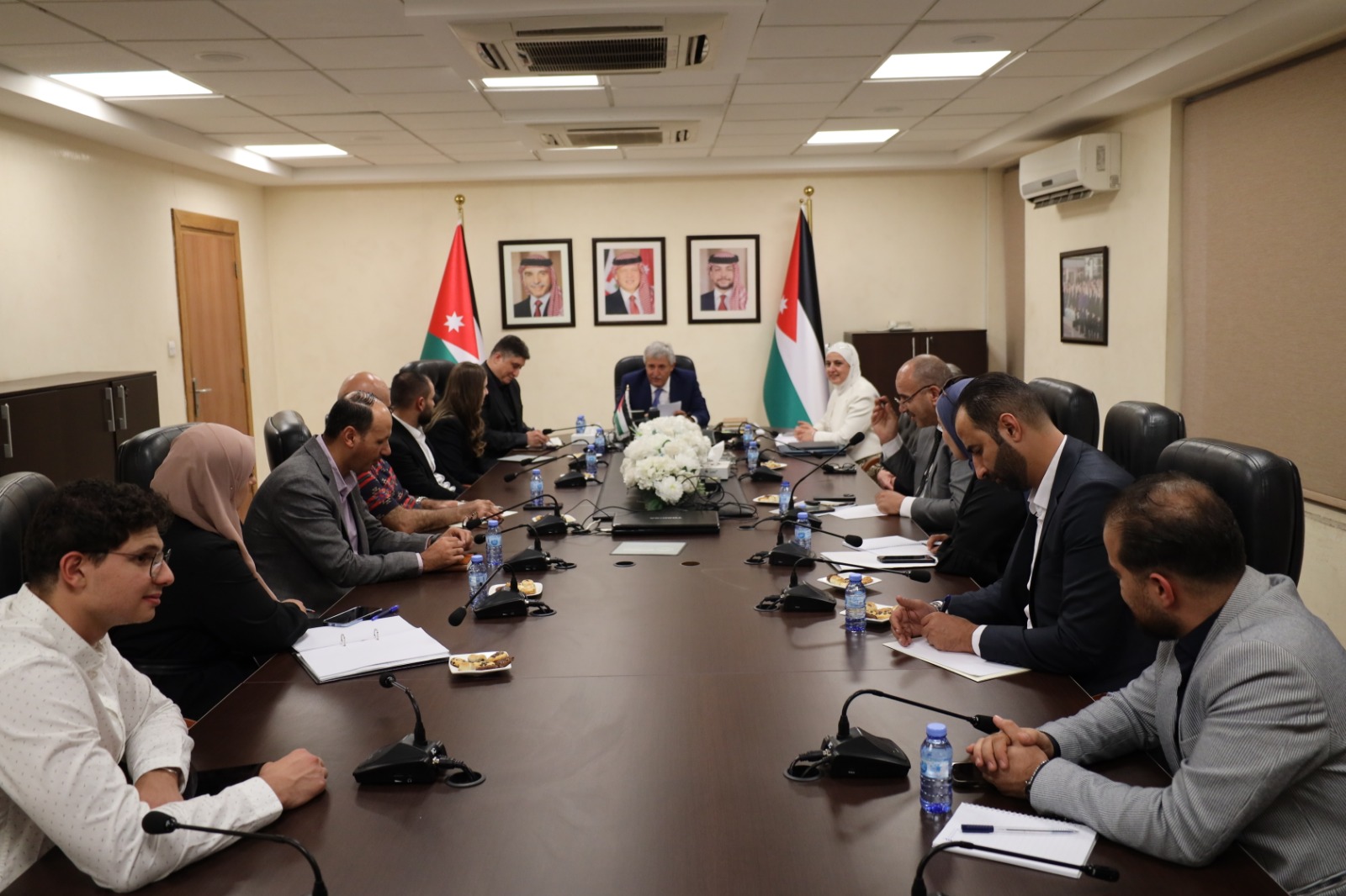 صورة حول : القطامين يبحث مع فريق منتدى الاستراتيجيات الأردني التعاون في تطوير خدمات النقل القطامين يبحث مع فريق منتدى الاستراتيجيات الأردني التعاون في تطوير خدمات النقل