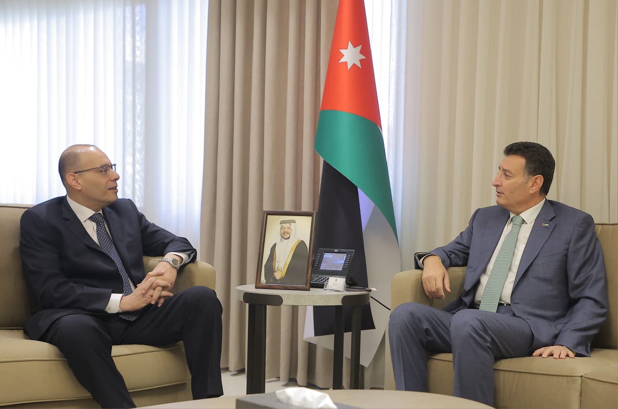 الصفدي يستقبل السفير المصري ويؤكد عمق العلاقات التاريخية بين البلدين