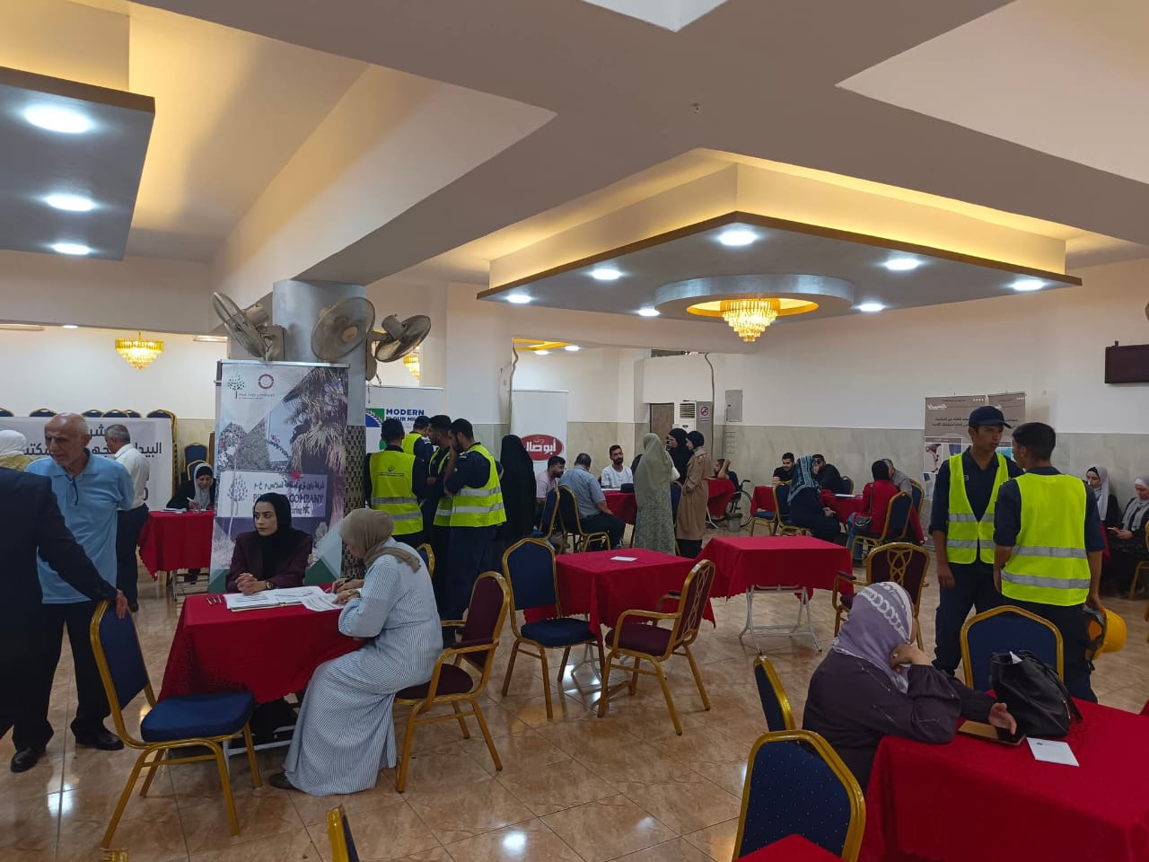 يوم وظيفي لعشائر الثوابية بالتعاون مع وزارة العمل ومشاركة 54 شركة