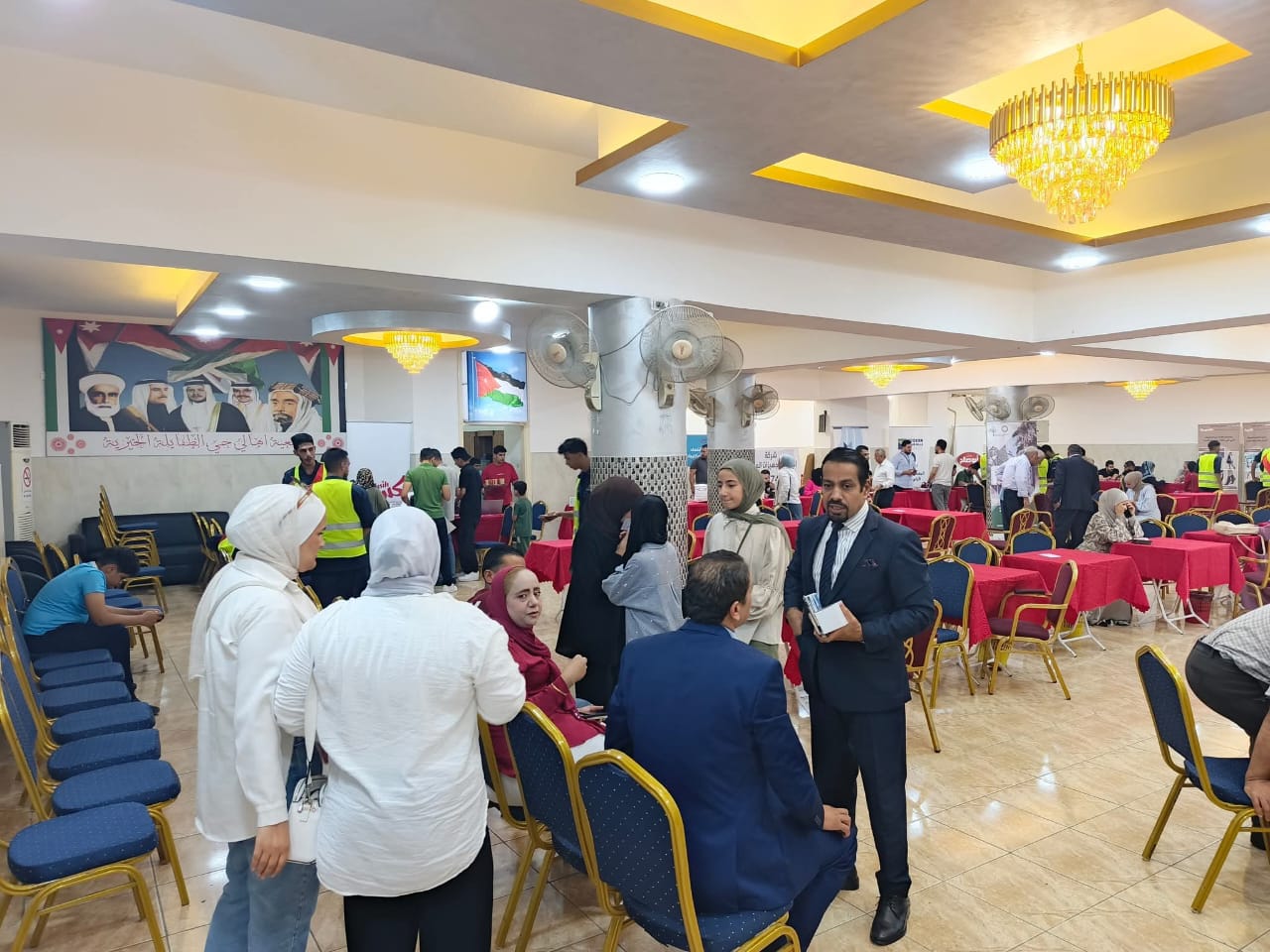 يوم وظيفي لعشائر الثوابية بالتعاون مع وزارة العمل ومشاركة 54 شركة