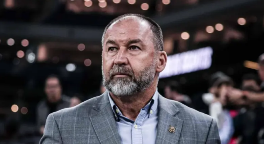 صورة حول : "اختلاس وتبييض" يطيحان برئيس نادٍ برازيلي كبير "اختلاس وتبييض" يطيحان برئيس نادٍ برازيلي كبير