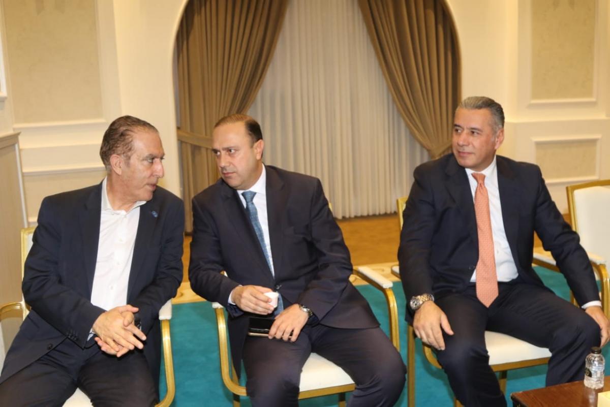 الأمير راشد بن الحسن ووزير الإعلام يقدمون واجب العزاء للنائب مجحم الصقور