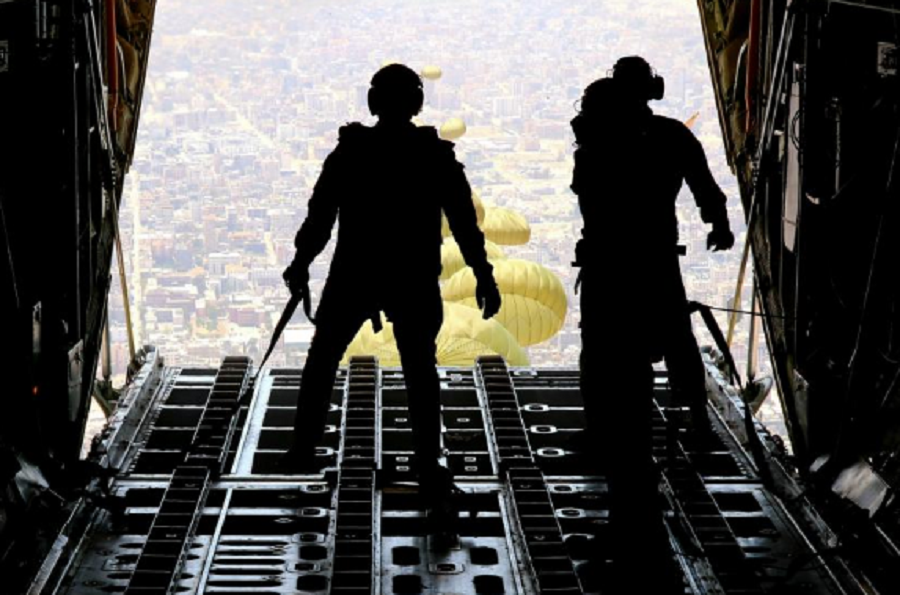 صورة حول : الأردن ينفذ 7 إنزالات جوية على قطاع غزة الأردن ينفذ 7 إنزالات جوية على قطاع غزة