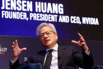 رئيس إنفيديا: طفرة الذكاء الاصطناعي في بداياتها