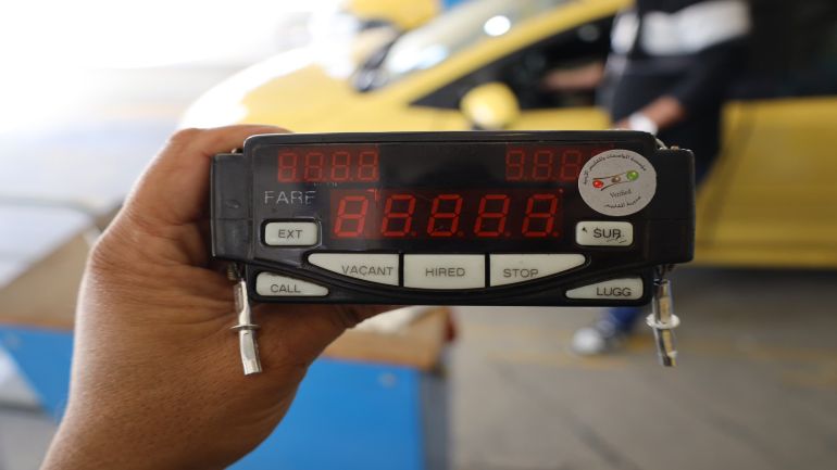 صورة حول : بدء تطبيق قرار توحيد تعرفة عداد التاكسي بين عمّان والمحافظات بدء تطبيق قرار توحيد تعرفة عداد التاكسي بين عمّان والمحافظات