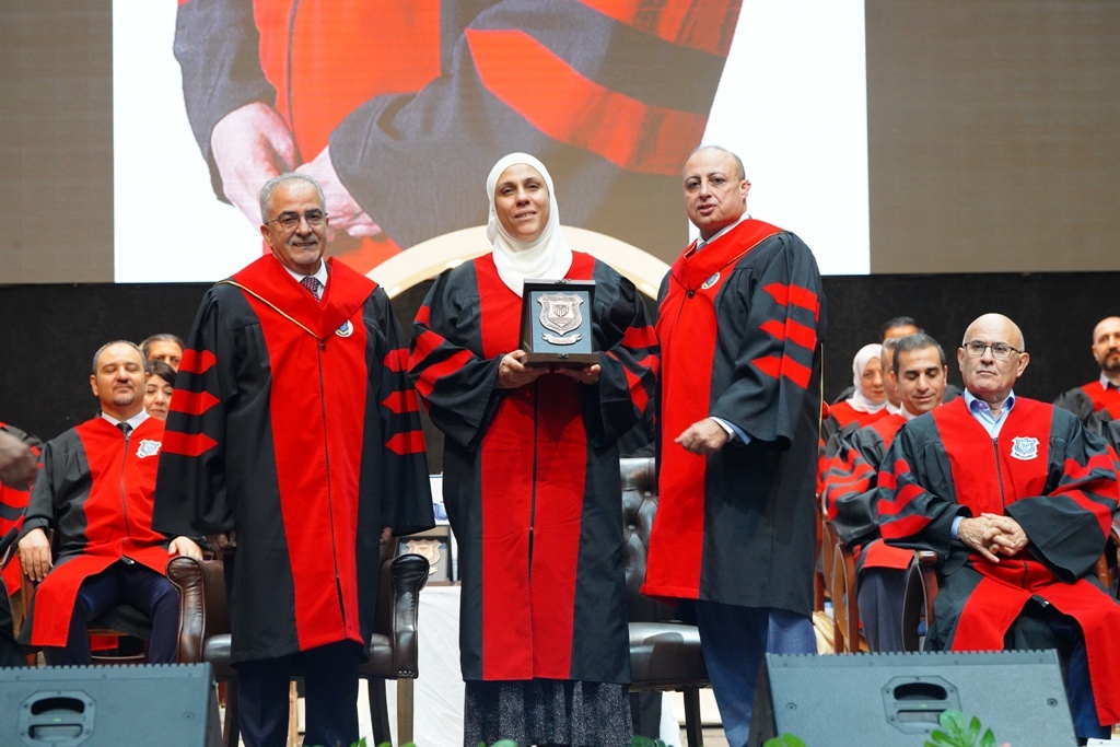 بالصور ... د. ماهر الحوراني يرعى اليوم الأول لإحتفال عمان الأهلية بتخريج طلبتها للفصل الصيفي من الفوج 32