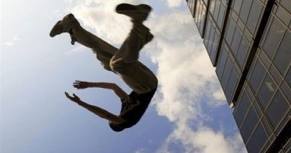 عاجل | سقوط خمسيني من عمارة قيد الإنشاء يؤدي إلى وفاته بالسلط