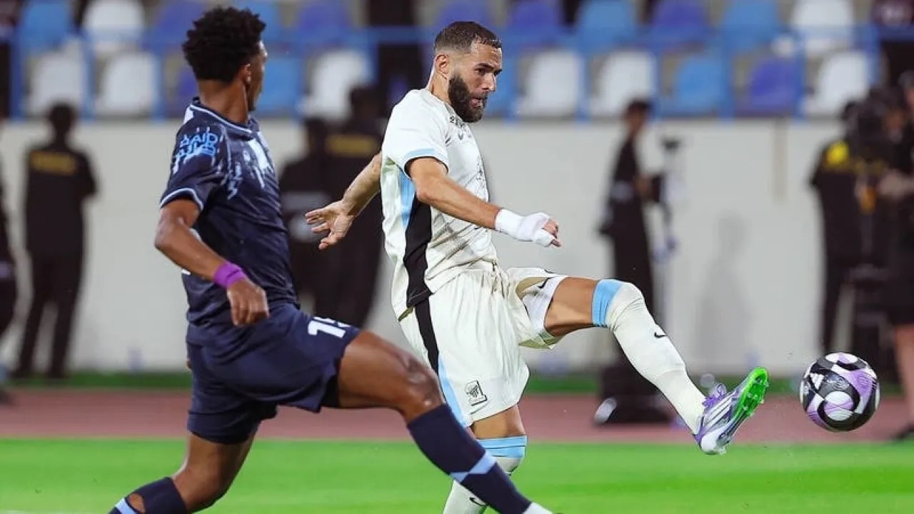 صورة حول : اتحاد جدة يواصل التألق رغم غياب كريم بنزيمة المتكرر اتحاد جدة يواصل التألق رغم غياب كريم بنزيمة المتكرر