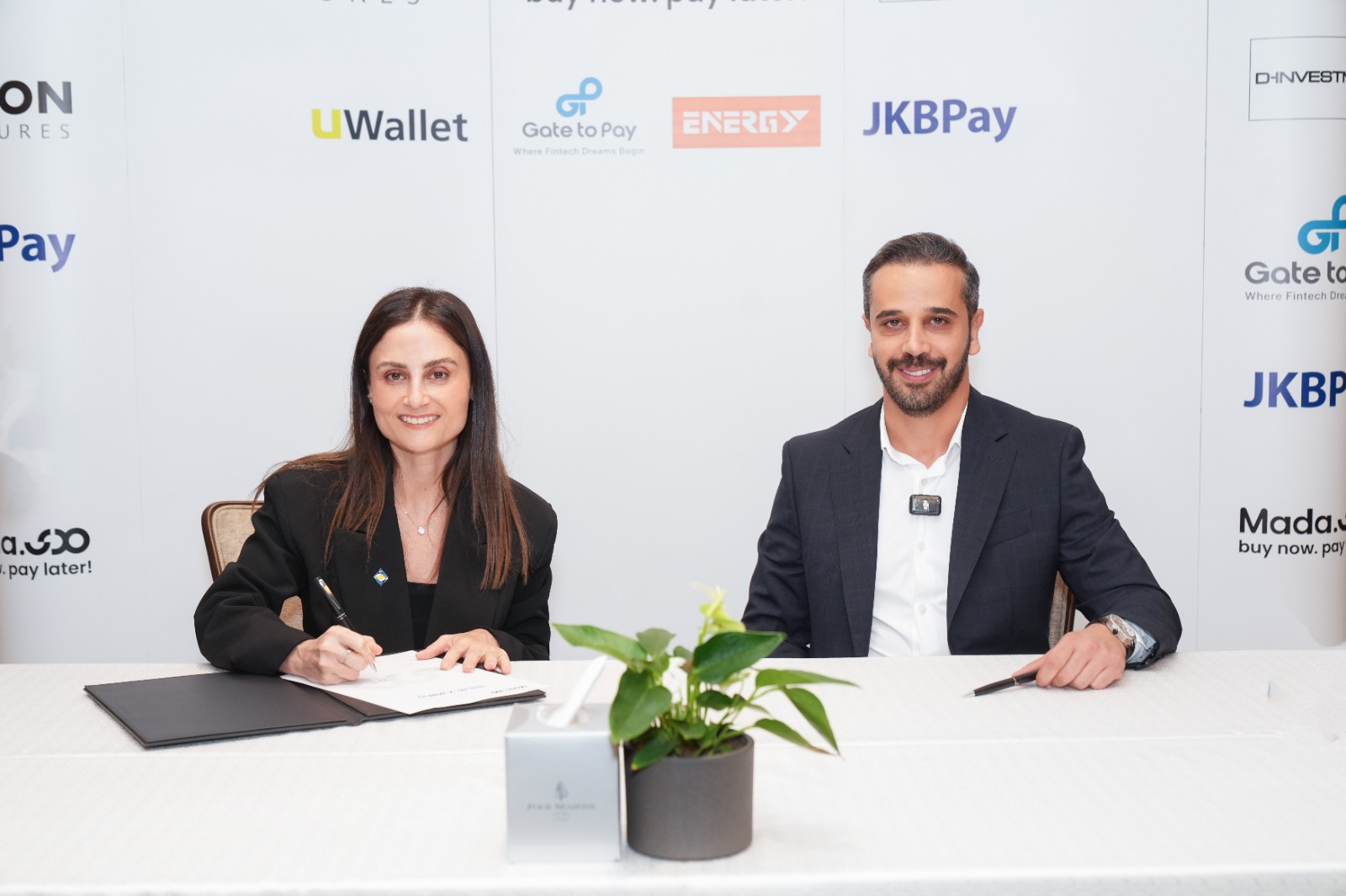 صورة حول : البنك الأردني الكويتي يوقّع مذكرة تفاهم مع شركة مدى لإطلاق خدمة "اشترِ الآن وادفع لاحقاً" البنك الأردني الكويتي يوقّع مذكرة تفاهم مع شركة مدى لإطلاق خدمة "اشترِ الآن وادفع لاحقاً"