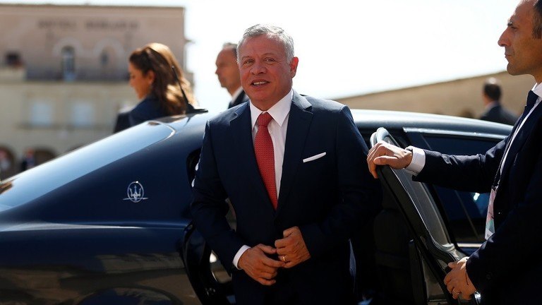 صورة حول : عاجل | الملك يغادر أرض الوطن متجهاً إلى أبوظبي في زيارة عمل عاجل | الملك يغادر أرض الوطن متجهاً إلى أبوظبي في زيارة عمل