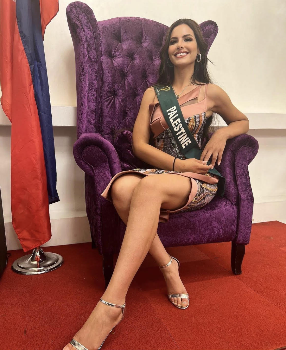 صورة حول : أول فلسطينية تتألق في مسابقة ملكة جمال الكون أول فلسطينية تتألق في مسابقة ملكة جمال الكون