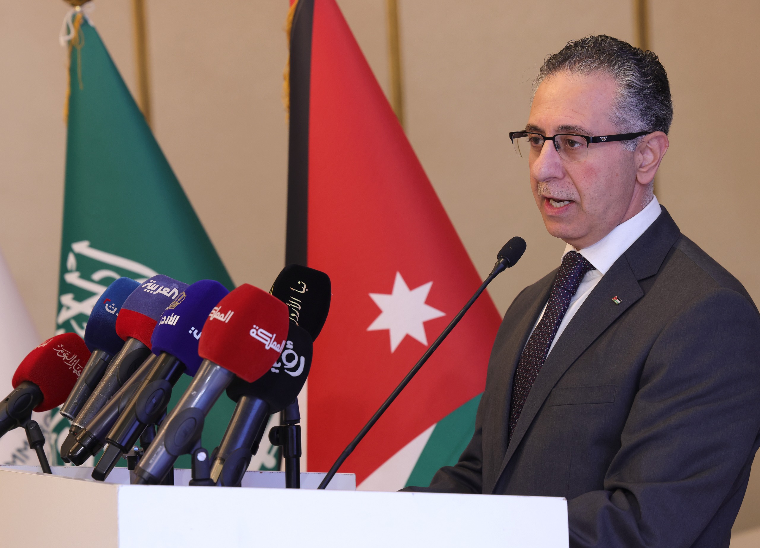 صورة حول : وزير الصناعة والتجارة يفتتح ملتقى الاعمال الاردني السعودي وزير الصناعة والتجارة يفتتح ملتقى الاعمال الاردني السعودي