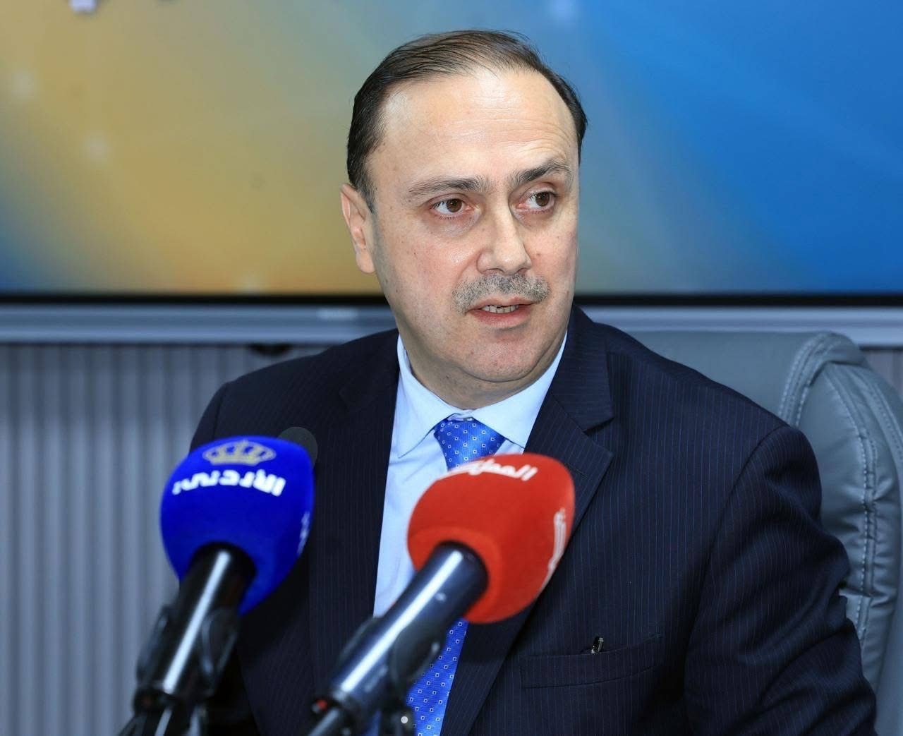 عاجل | المومني يلتقي بفريق مؤسسة محافظتي للعمل التطوعي والتدريب