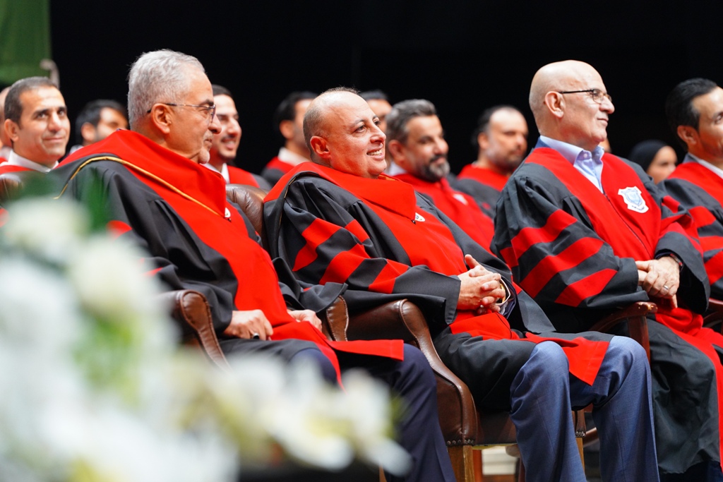 بالصور ... د. ماهر الحوراني يرعى اليوم الأول لإحتفال عمان الأهلية بتخريج طلبتها للفصل الصيفي من الفوج 32