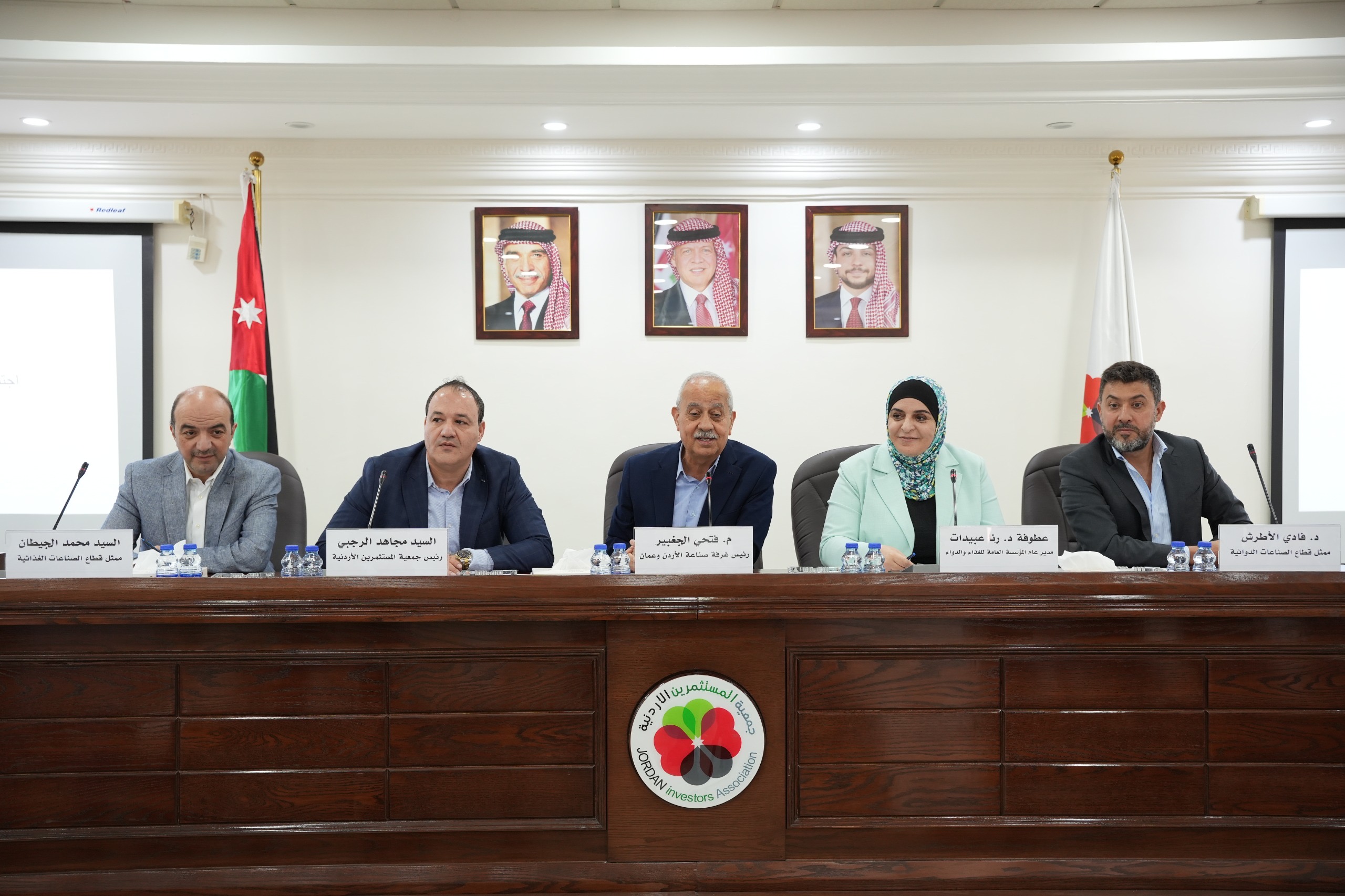 خلال لقاء مدير "الغذاء والدواء" بصناعيي سحاب والموقر