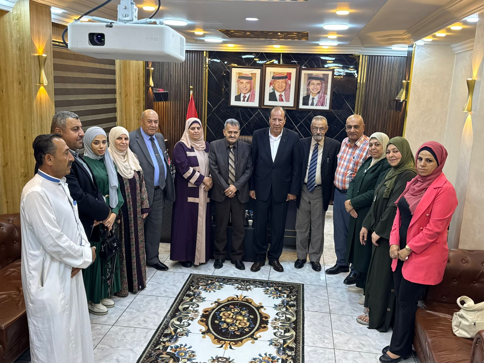 صورة حول : رئيس لجنة بلدية كفرنجه يلتقي وفدا من جمعية البيئة ومبادرة العمل التطوعي رئيس لجنة بلدية كفرنجه يلتقي وفدا من جمعية البيئة ومبادرة العمل التطوعي