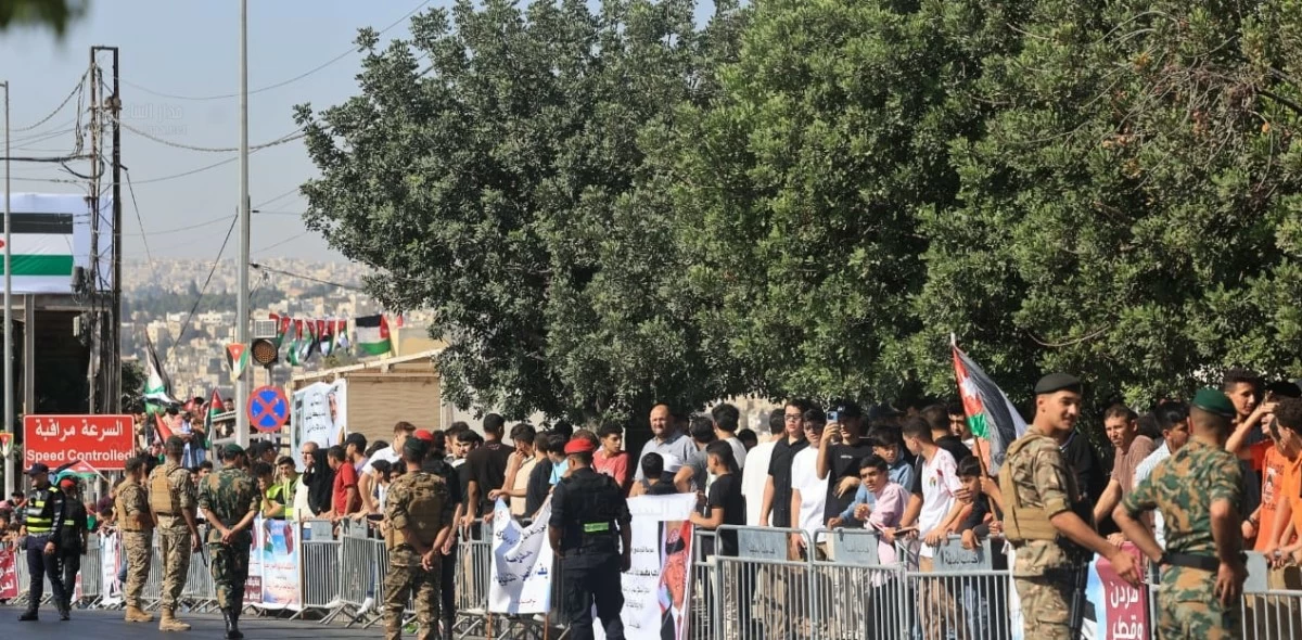 صورة حول : عاجل | استقبال شعبي حاشد لأمير قطر في عمان عاجل | استقبال شعبي حاشد لأمير قطر في عمان