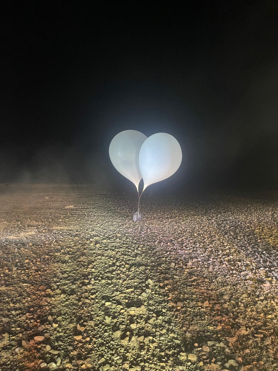 صورة حول : عاجل | المنطقة العسكرية تحبط تهريب مخدرات عبر 4 بالونات عاجل | المنطقة العسكرية تحبط تهريب مخدرات عبر 4 بالونات