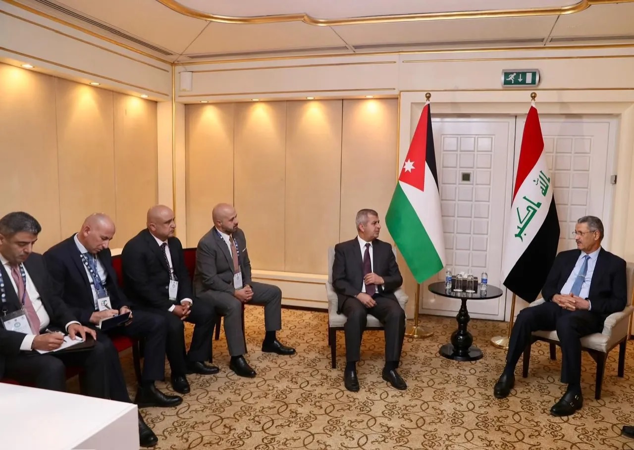 صورة حول : الخرابشة يبحث مع وزير النفط العراقي التعاون في مجال الطاقة الخرابشة يبحث مع وزير النفط العراقي التعاون في مجال الطاقة