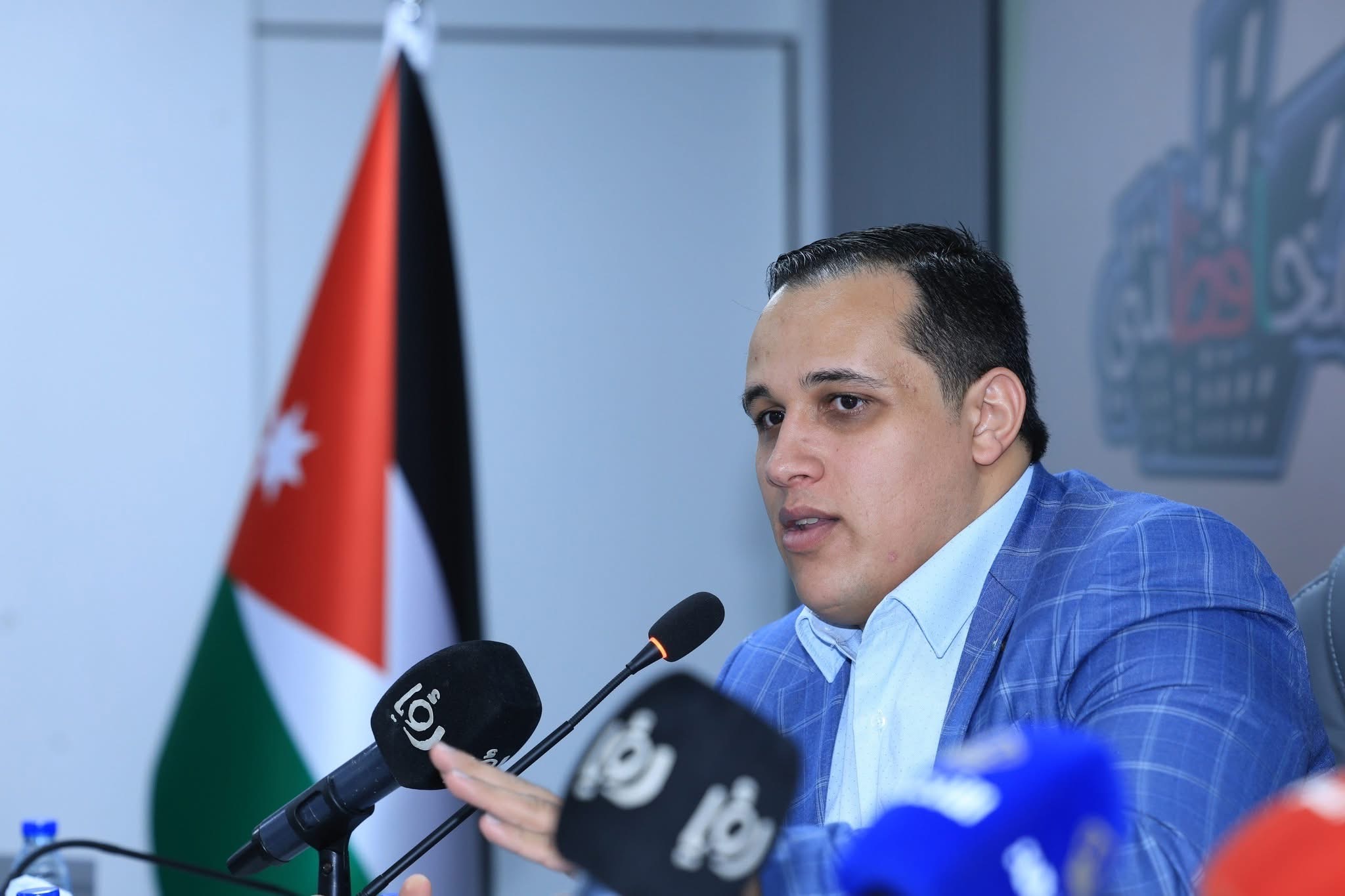 عاجل | المومني يلتقي بفريق مؤسسة محافظتي للعمل التطوعي والتدريب