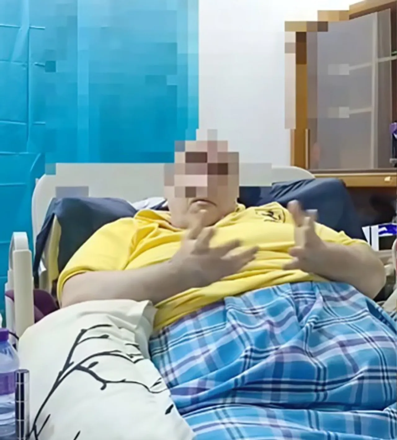 صورة حول : بحريني يتجاوز وزنه 220 كيلوغرامًا.. يبحث عن أمل لإنقاذ حياته بحريني يتجاوز وزنه 220 كيلوغرامًا.. يبحث عن أمل لإنقاذ حياته