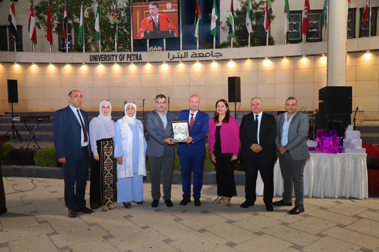 رئيس جامعة البترا يرعى حفل العشاء السنوي لنادي الجامعة