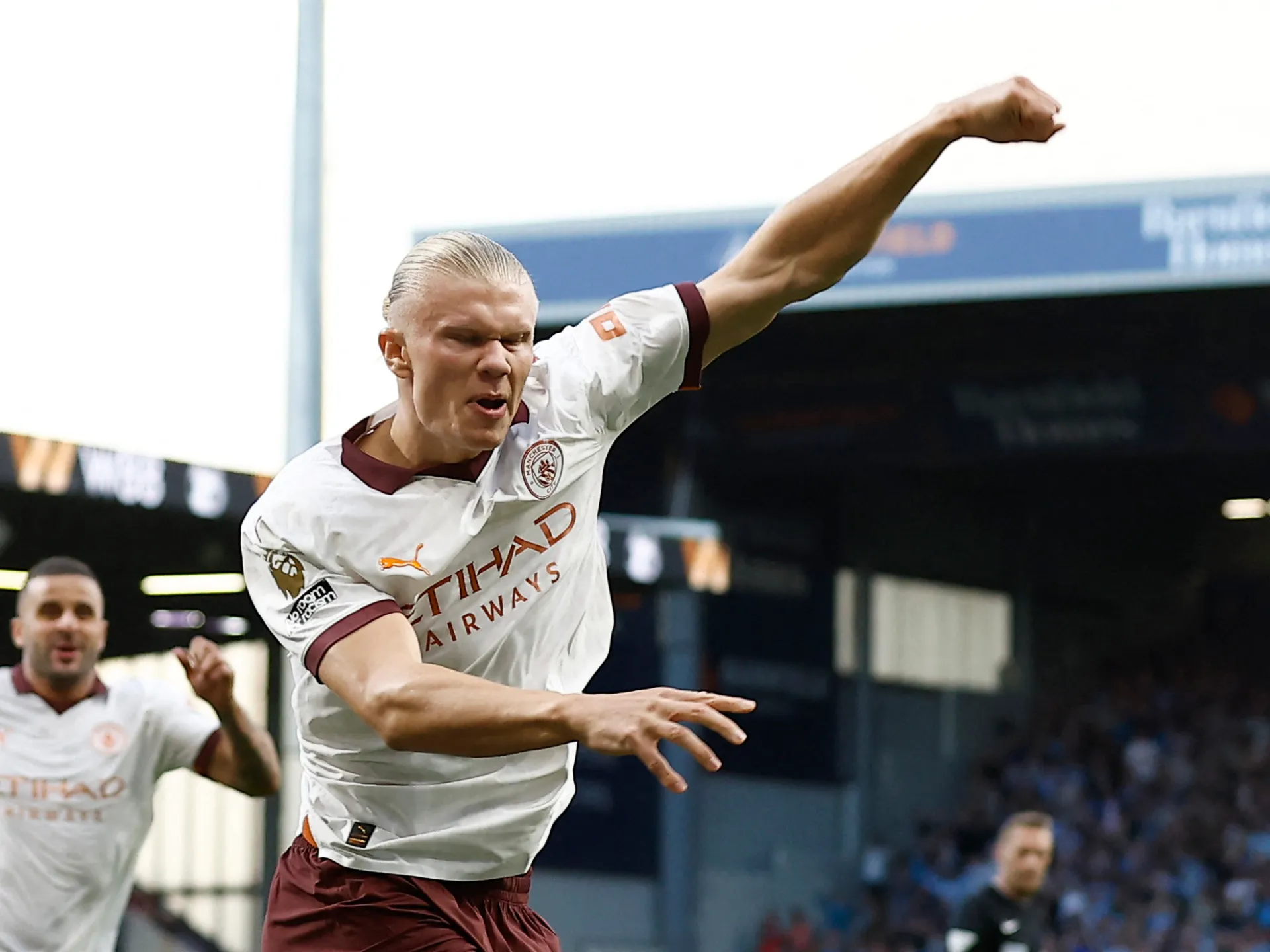 صورة حول : مانشستر سيتي يفوز بسحق على بيرنلي بفضل ثنائية هالاند مانشستر سيتي يفوز بسحق على بيرنلي بفضل ثنائية هالاند