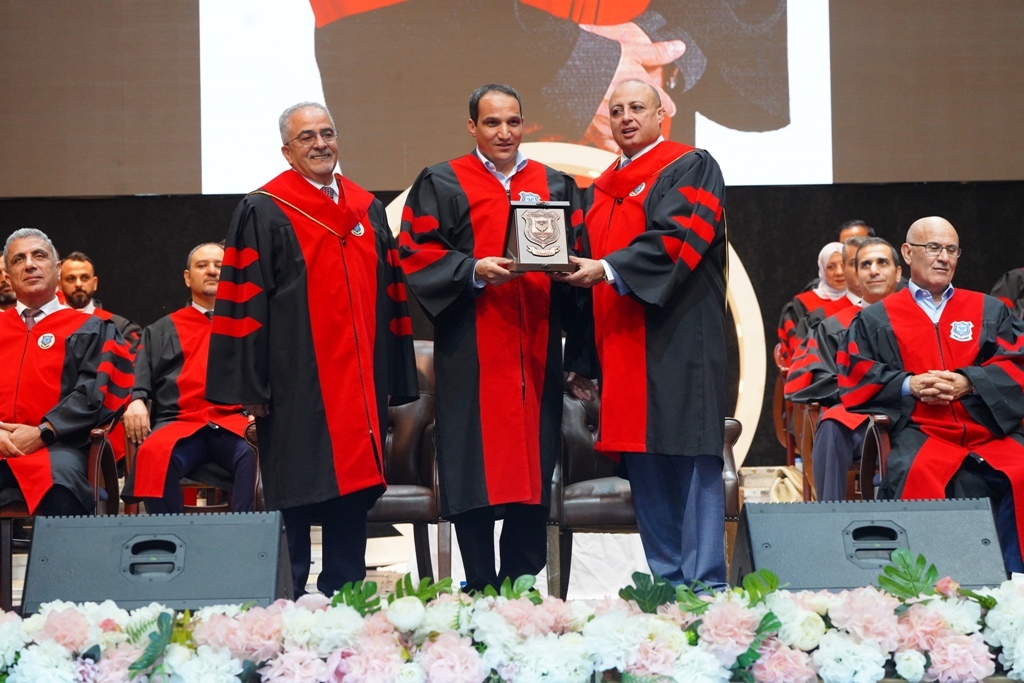 بالصور ... د. ماهر الحوراني يرعى اليوم الأول لإحتفال عمان الأهلية بتخريج طلبتها للفصل الصيفي من الفوج 32