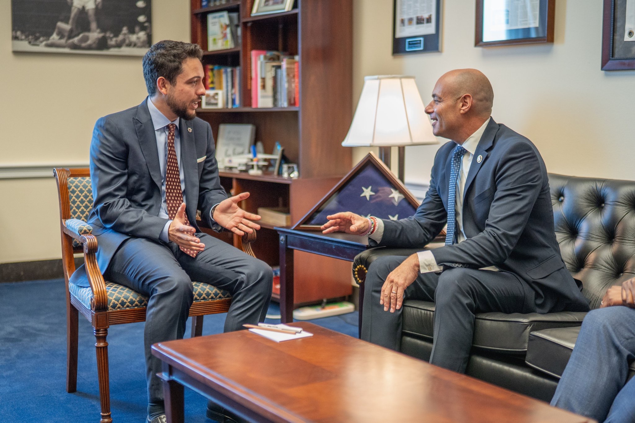 عاجل | ولي العهد يبحث ملفات الطاقة والتجارة مع نائب في الكونغرس الأمريكي