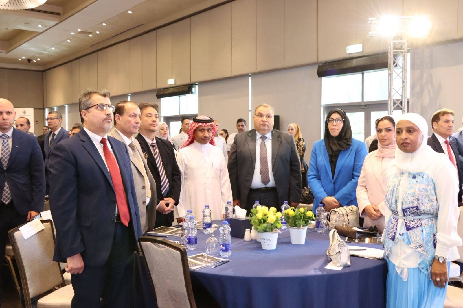 صورة حول : وزير التعليم العالي يكرّم طالب جامعة البترا محمد حورانية في حفل "أنتم سفراء الأردن" وزير التعليم العالي يكرّم طالب جامعة البترا محمد حورانية في حفل "أنتم سفراء الأردن"